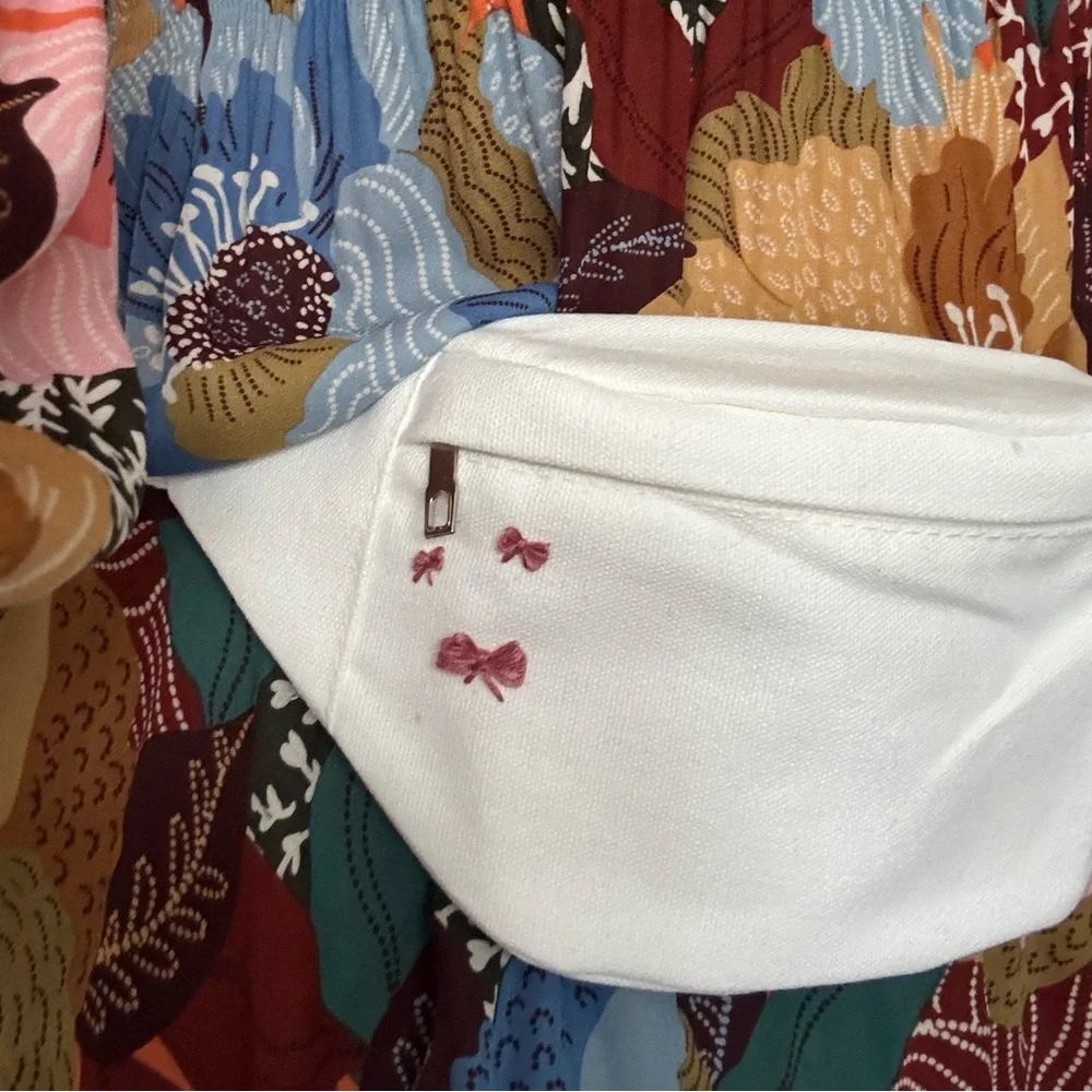 White Belt Bag with Hand Embroidered Pink Bow Accents - Picture 3 of 3